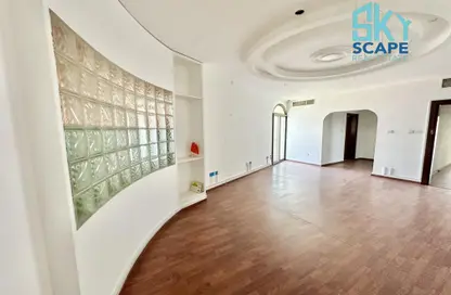 Office Space - Studio - 3 Bathrooms for rent in Zinj - Manama - Capital Governorate