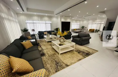 Living Room image for: Villa - 4 Bedrooms - 5 Bathrooms for rent in Saar - Northern Governorate, Image 1