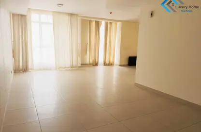 Apartment - 2 Bedrooms - 2 Bathrooms for rent in Busaiteen - Muharraq Governorate