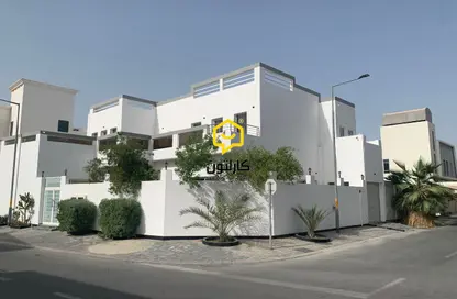 فيلا - 6 غرف نوم - 7 حمامات للبيع في الجنبية - المحافظة الشمالية