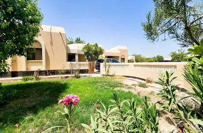 Garden image for: Villa - 4 Bedrooms - 3 Bathrooms for rent in Saar - Northern Governorate, Image 1