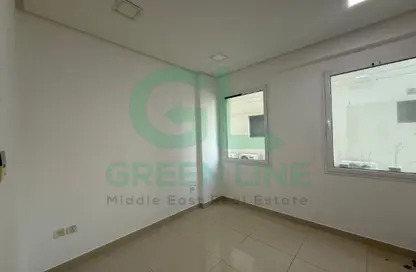 شقة - غرفة نوم - 1 حمام للايجار في الحد - المحرق