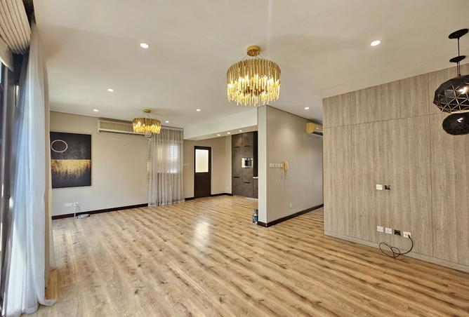 990393 - Property Image 2