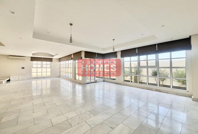 957679 - Property Image 2