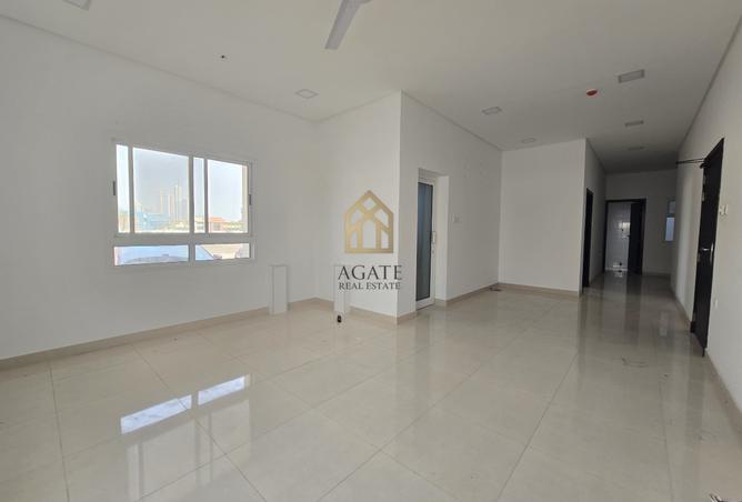 Apartment - 2 Bedrooms - 2 Bathrooms for rent in Zinj - Manama - Capital Governorate