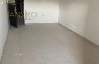 Labor Camp - Studio - 7 Bathrooms for rent in Hamala - Northern Governorate