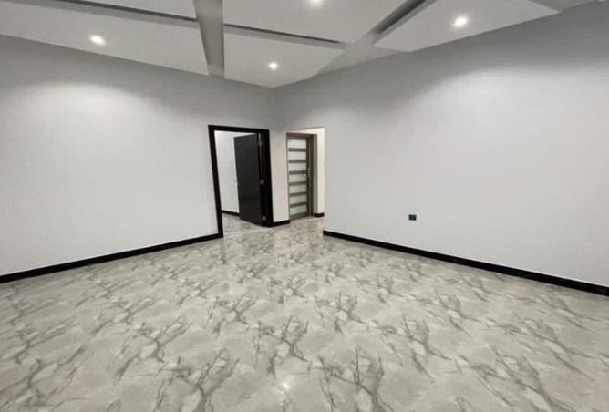 986121 - Property Image 3