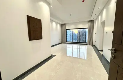 Apartment - 3 Bedrooms - 2 Bathrooms for rent in Sanabis - Manama - Capital Governorate