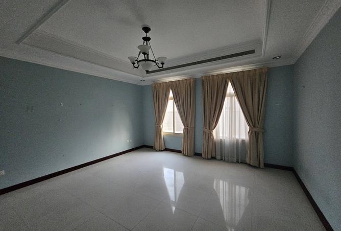 983310 - Property Image 3