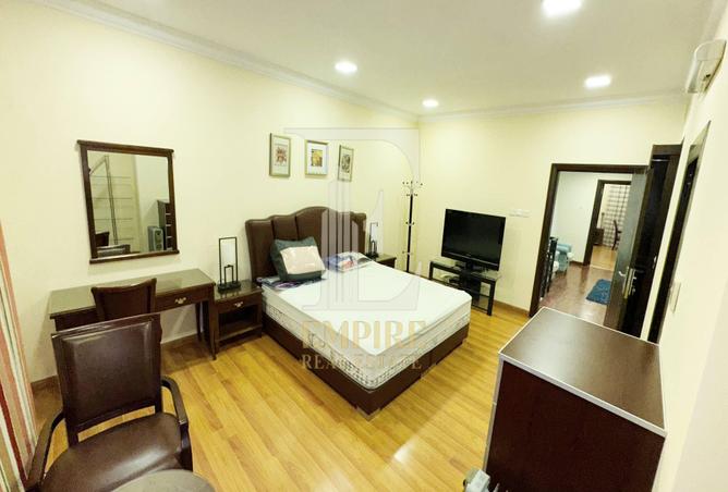 975674 - Property Image 2