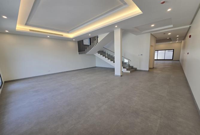 Villa - Studio - 4 Bathrooms for rent in Salmaniya - Manama - Capital Governorate