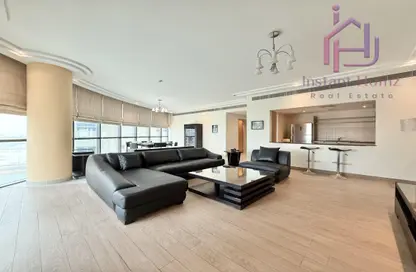 Apartment - 2 Bedrooms - 4 Bathrooms for rent in Al Juffair - Capital Governorate