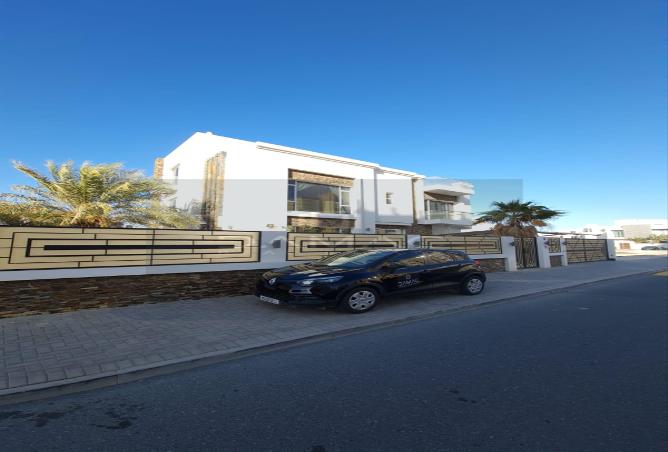 954687 - Property Main Image