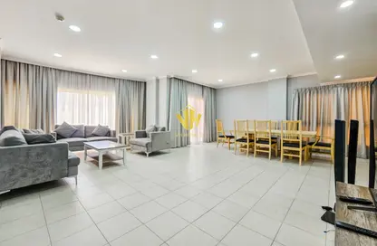 Apartment - 2 Bedrooms - 3 Bathrooms for rent in Al Juffair - Capital Governorate