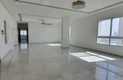 Apartment - 3 Bedrooms - 4 Bathrooms for rent in Hidd - Muharraq Governorate
