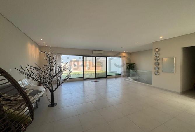 954104 - Property Image 3