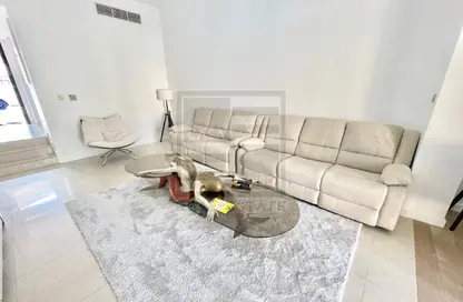 فيلا - 2 غرف نوم - 2 حمامات للايجار في مدينة المرسى - أمواج - المحرق