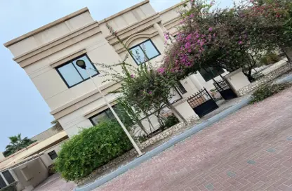 فيلا - 4 غرف نوم - 5 حمامات للايجار في عالي - المحافظة الوسطى