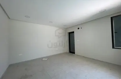 Empty Room image for: Villa - 3 Bedrooms - 4 Bathrooms for sale in Shahrakan - Northern Governorate, Image 1