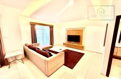 Living Room image for: Duplex - 2 Bedrooms - 3 Bathrooms for rent in Al Juffair - Capital Governorate, Image 1