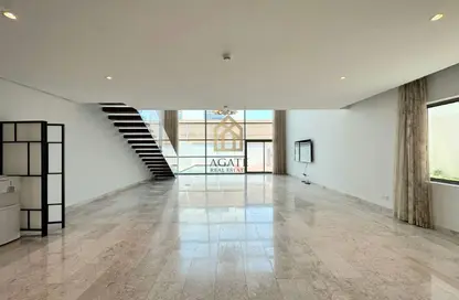 فيلا - 4 غرف نوم - 6 حمامات للايجار في شارع أمواج - أمواج - المحرق