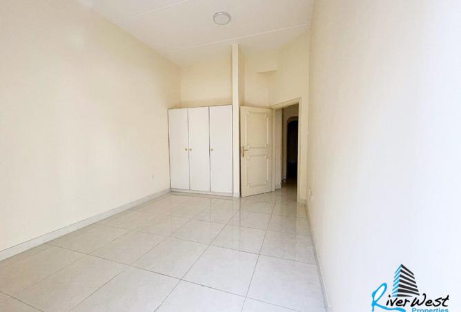 958275 - Property Image 3