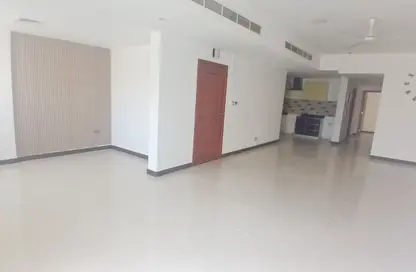 Apartment - 3 Bedrooms - 2 Bathrooms for rent in Busaiteen - Muharraq Governorate