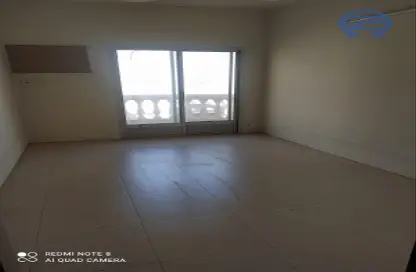 Empty Room image for: Apartment - 2 Bedrooms - 1 Bathroom for rent in Hoora - Capital Governorate, Image 1