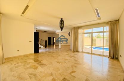 Compound - 4 Bedrooms - 4 Bathrooms for rent in Janabiya - Northern Governorate