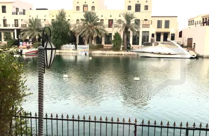 فيلا - 3 غرف نوم - 5 حمامات للايجار في مدينة المرسى - أمواج - المحرق