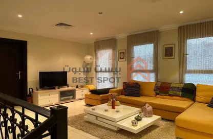 Living Room image for: Villa - 4 Bedrooms - 4 Bathrooms for sale in Janabiya - Northern Governorate, Image 1