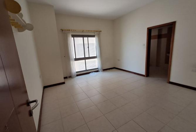952843 - Property Image 3