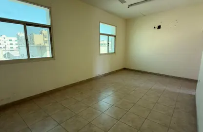 مكتب - استوديو - 2 حمامات للايجار في توبلي - المحافظة الوسطى