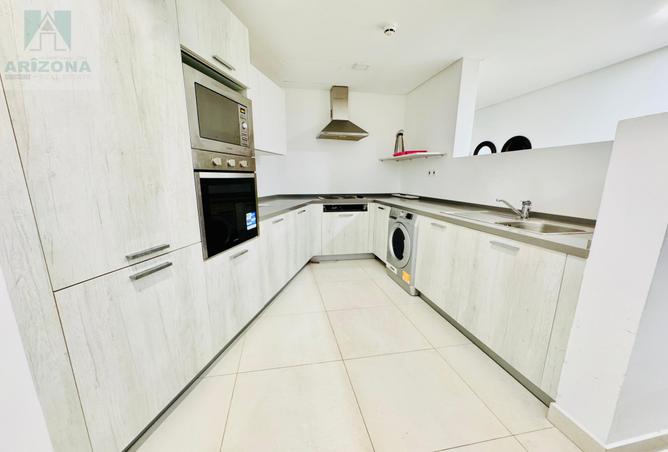 989801 - Property Image 3