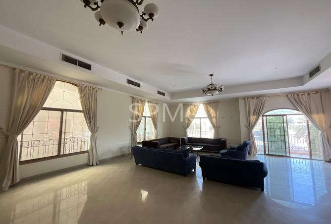 987663 - Property Image 2