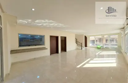 Empty Room image for: Villa - 5 Bedrooms - 6 Bathrooms for rent in Al Jasra - Northern Governorate, Image 1