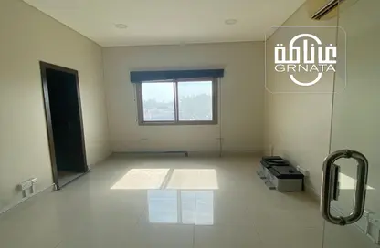 Empty Room image for: Office Space - Studio - 2 Bathrooms for rent in Busaiteen - Muharraq Governorate, Image 1