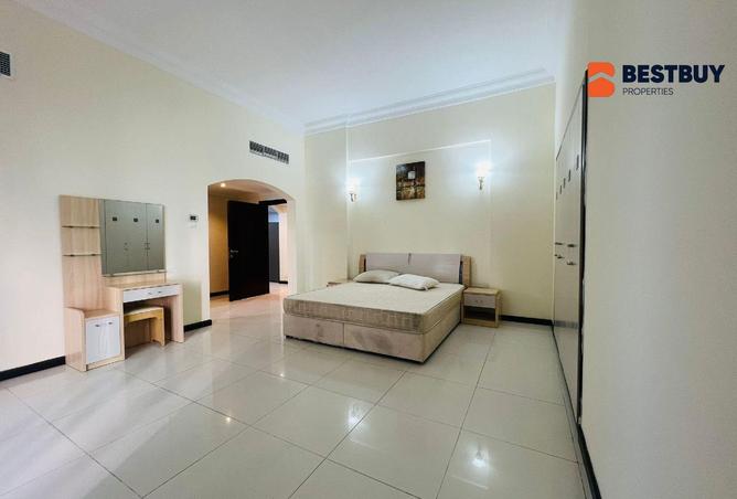 990438 - Property Image 2