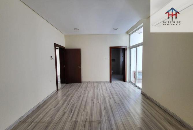 987812 - Property Image 3