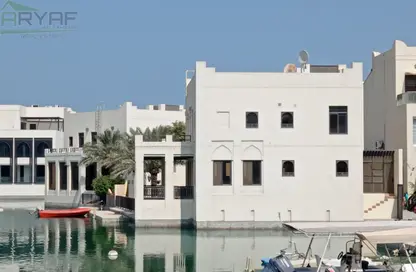 فيلا - 4 غرف نوم - 5 حمامات للبيع في شارع أمواج - أمواج - المحرق