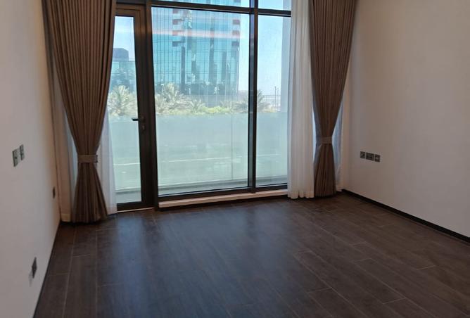 957623 - Property Image 2