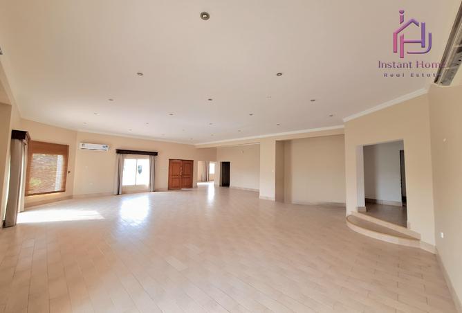 977858 - Property Image 2