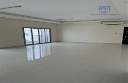 Apartment - 2 Bedrooms - 2 Bathrooms for rent in Busaiteen - Muharraq Governorate