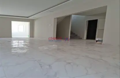 Empty Room image for: Villa - 5 Bedrooms - 3 Bathrooms for sale in Isa Town - Central Governorate, Image 1