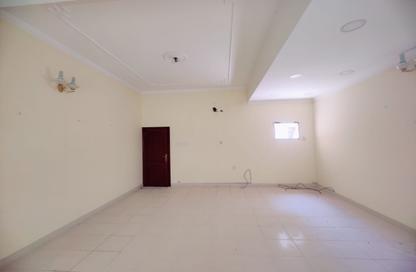 Apartment - 2 Bedrooms - 2 Bathrooms for rent in Busaiteen - Muharraq Governorate