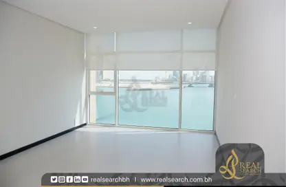 Empty Room image for: Apartment - 2 Bedrooms - 2 Bathrooms for sale in Reef Island - Capital Governorate, Image 1