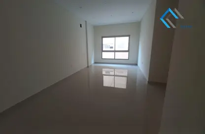 Empty Room image for: Apartment - 2 Bedrooms - 3 Bathrooms for rent in Bu Kowarah - Riffa - Southern Governorate, Image 1
