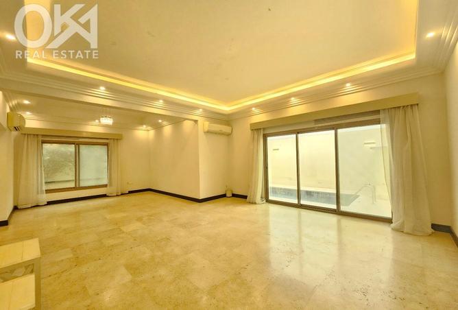 985153 - Property Image 2