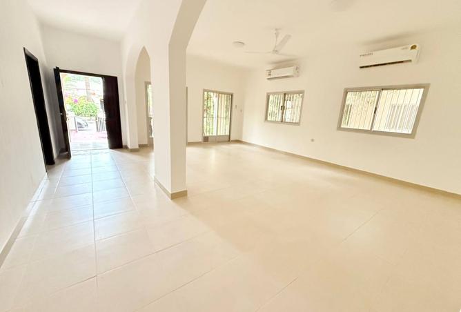 982066 - Property Image 2