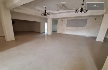 Villa - 7 Bedrooms - 5 Bathrooms for rent in Arad - Muharraq Governorate